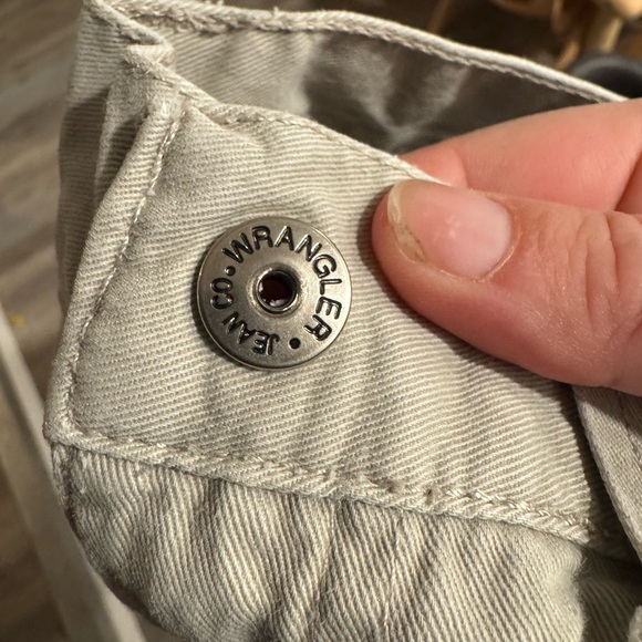 Wrangler juniors size 4 tan pants - Picture 2 of 3